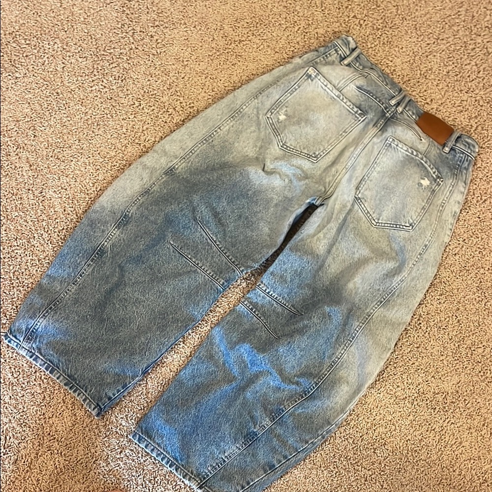 High-Waist Distressed Wide Leg Jeans - Light Blue - Picture 3 of 3